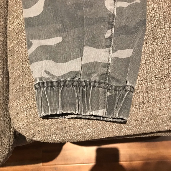 Aeropostale Joggers - Picture 3 of 4